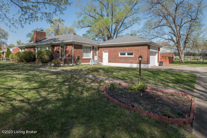 5 Pembroke Road Louisville, KY 40220 - Photo 3 of 38 003
