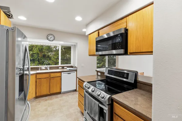 $599,000 | 1418 Four Mile Road, Viola, ID 83872