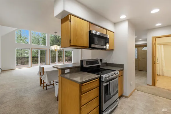 $599,000 | 1418 Four Mile Road, Viola, ID 83872