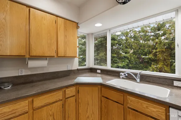 $599,000 | 1418 Four Mile Road, Viola, ID 83872