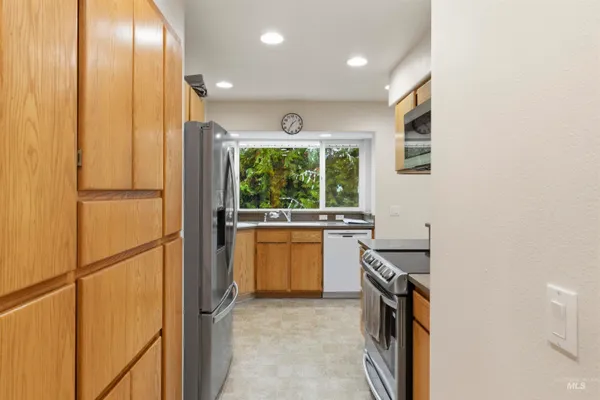 $599,000 | 1418 Four Mile Road, Viola, ID 83872