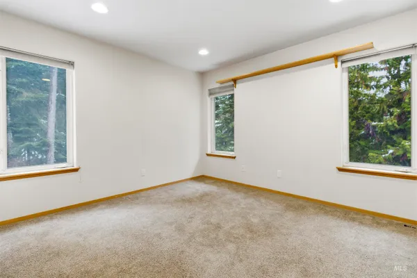 $599,000 | 1418 Four Mile Road, Viola, ID 83872