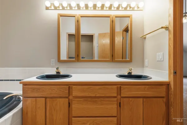 $599,000 | 1418 Four Mile Road, Viola, ID 83872