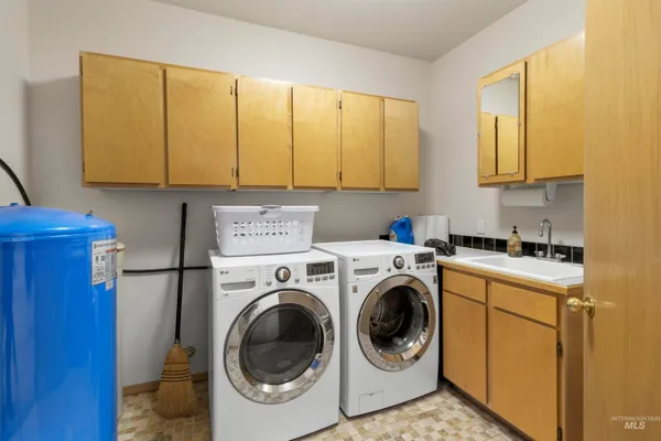 $599,000 | 1418 Four Mile Road, Viola, ID 83872