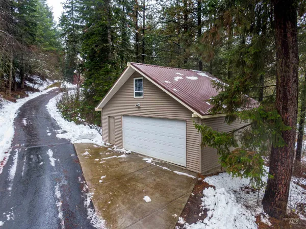 $599,000 | 1418 Four Mile Road, Viola, ID 83872