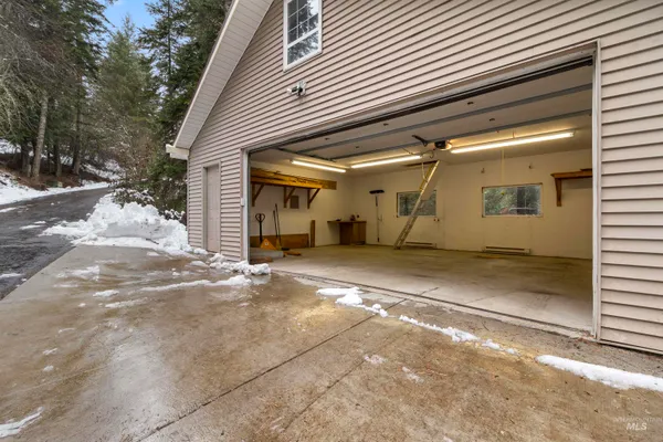 $599,000 | 1418 Four Mile Road, Viola, ID 83872