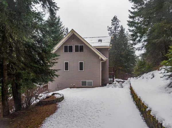$599,000 | 1418 Four Mile Road, Viola, ID 83872