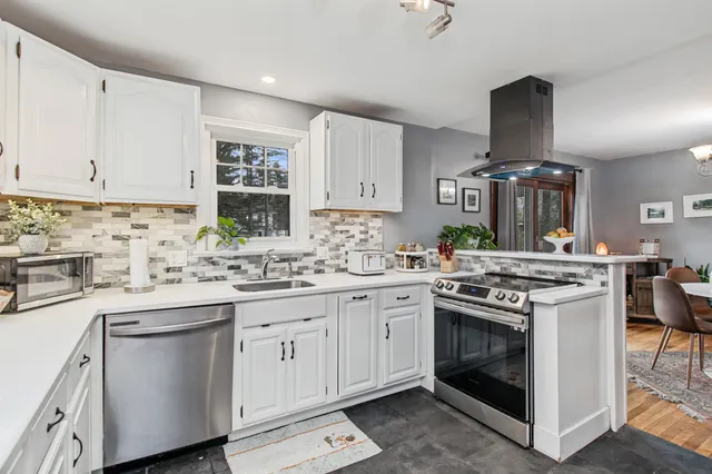 $575,000 | 5047 Williston Road, Williston, VT 05495