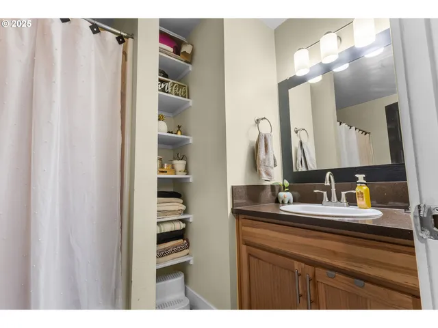 $499,000 | 1172 Chinookan Drive, Cascade Locks, OR 97014