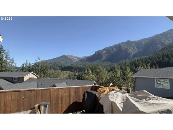 $489,000 | 1172 Chinookan Drive, Cascade Locks, OR 97014