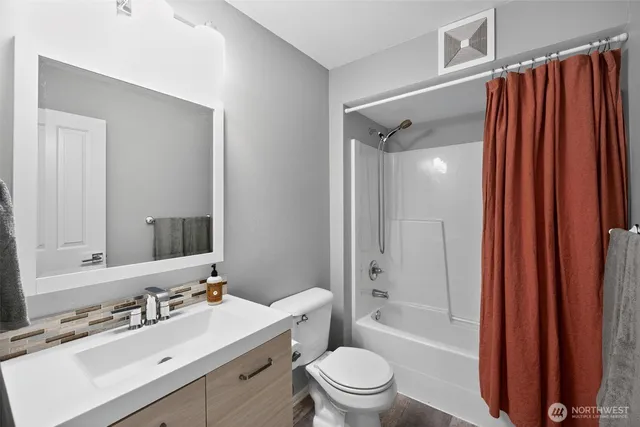 $415,500 | 1981 24th Avenue Northeast, Unit 204, Issaquah, WA 98029