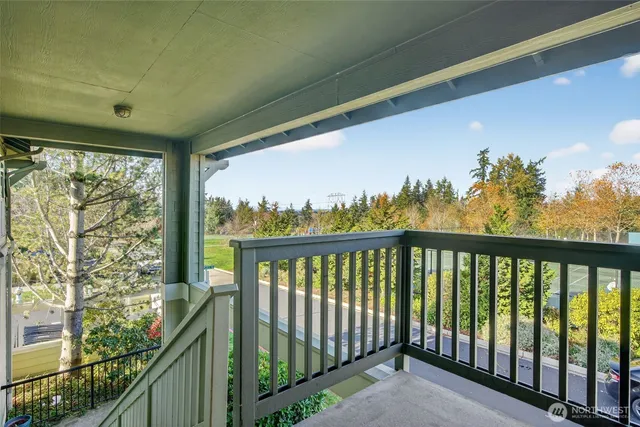 $415,500 | 1981 24th Avenue Northeast, Unit 204, Issaquah, WA 98029