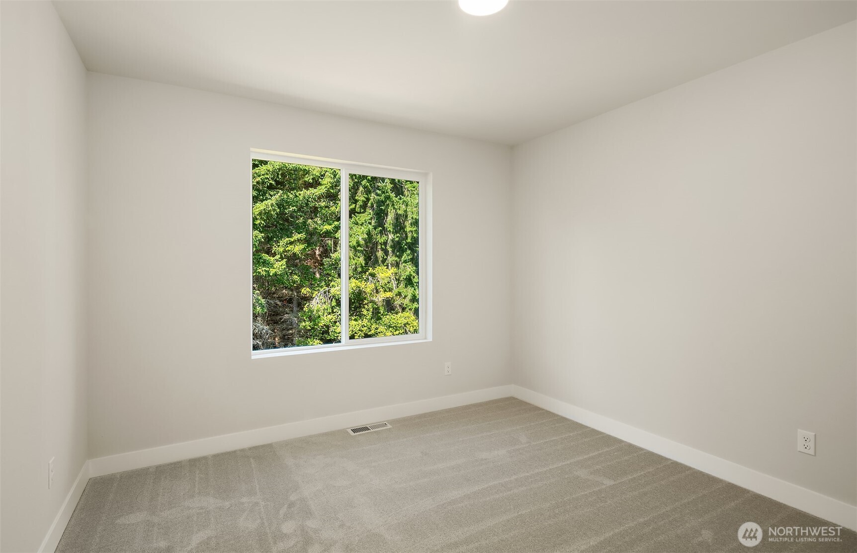 23361 Arbors Terrace Road Northeast, Unit 21 Kingston, WA 98346 - Photo 13 of 19 an empty room with a window