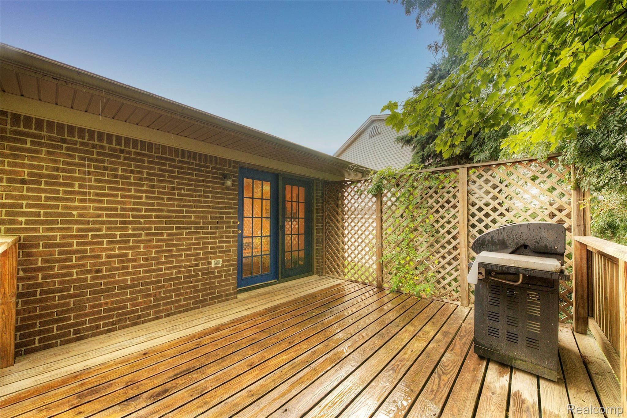 45800 Drexel Road Canton, MI 48187 - Photo 41 of 49 40 Deck.jpg