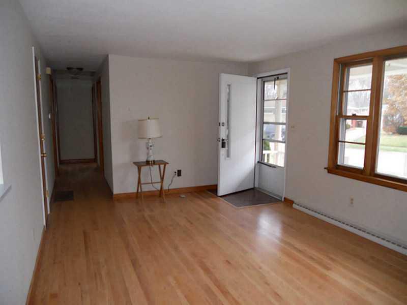 4747 Curtis Drive Springfield, OH 45503 - Photo 4 of 17