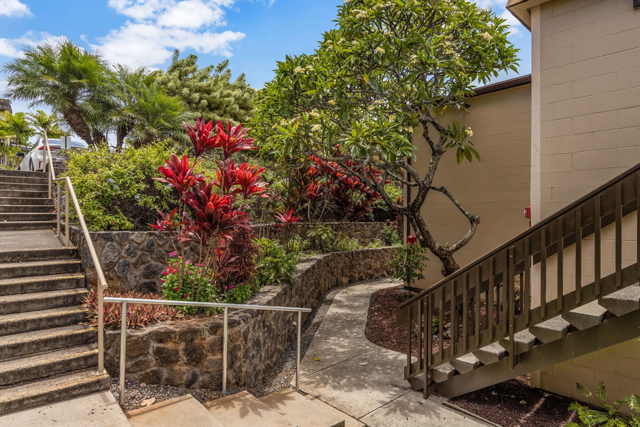 120 Hui Rd F, Unit E16 Lahaina, HI 96761 - Photo 12 of 24 a view of entryway with wooden floor