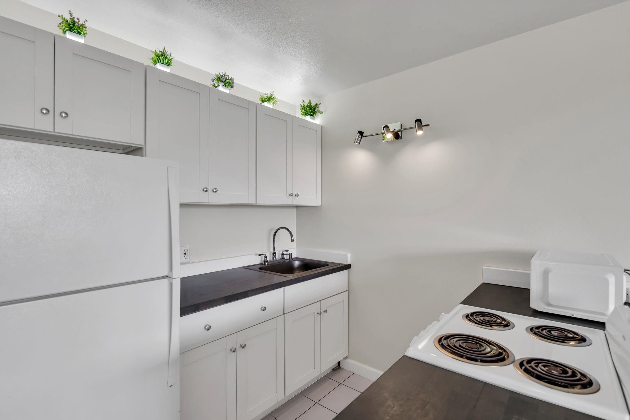 120 Hui Rd F, Unit E16 Lahaina, HI 96761 - Photo 9 of 22 a kitchen with cabinets and appliances