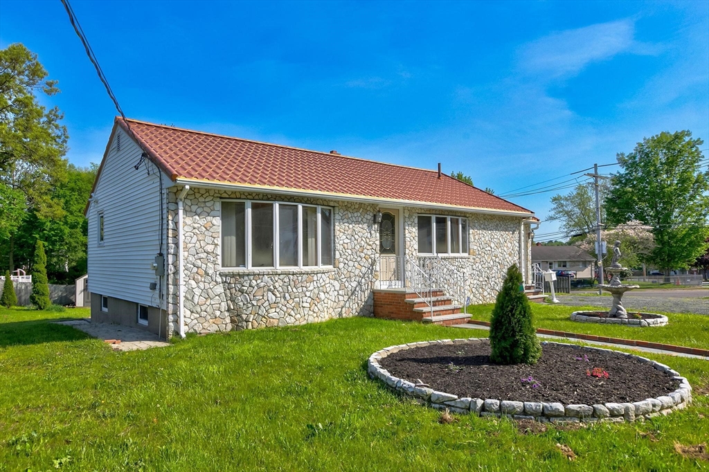 2 Herrick Road Peabody, MA 01960 - Photo 2 of 42
