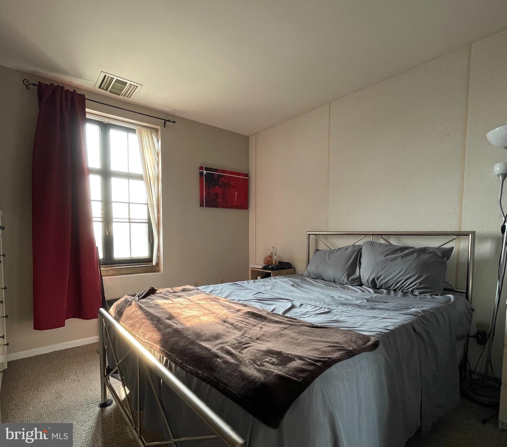 1601 Spring Garden Street, Unit 510 Philadelphia, PA 19130 - Photo 4 of 5 a bedroom with a bed and a window