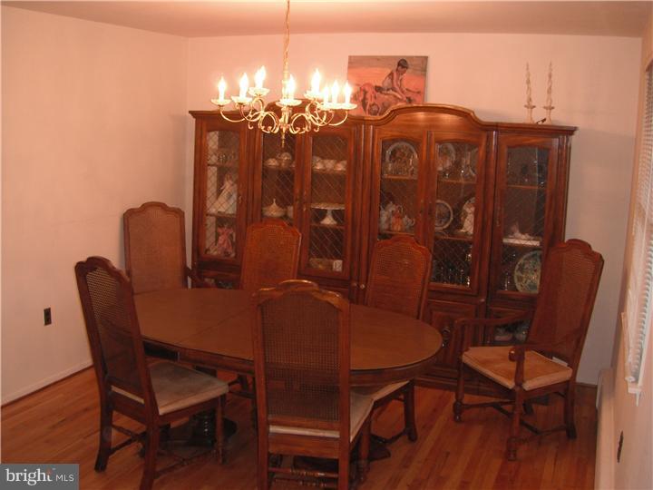 5 Spring Valley Lane Ewing, NJ 08638 - Photo 3 of 19