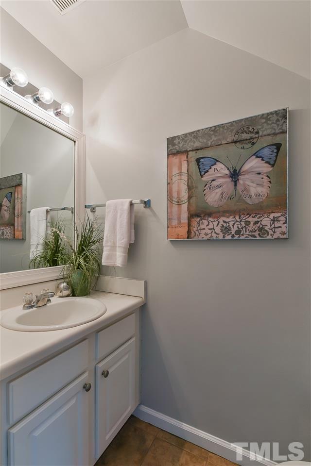 8133 Rhiannon Road Raleigh, NC 27613 - Photo 10 of 13 Large full bathroom for the secondary bedrooms so no one has to wait!