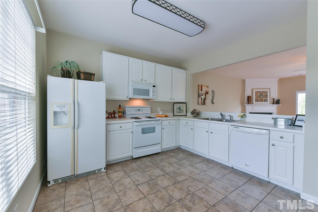 8133 Rhiannon Road Raleigh, NC 27613 - Photo 4 of 13 Wonderful eat in kitchen.
