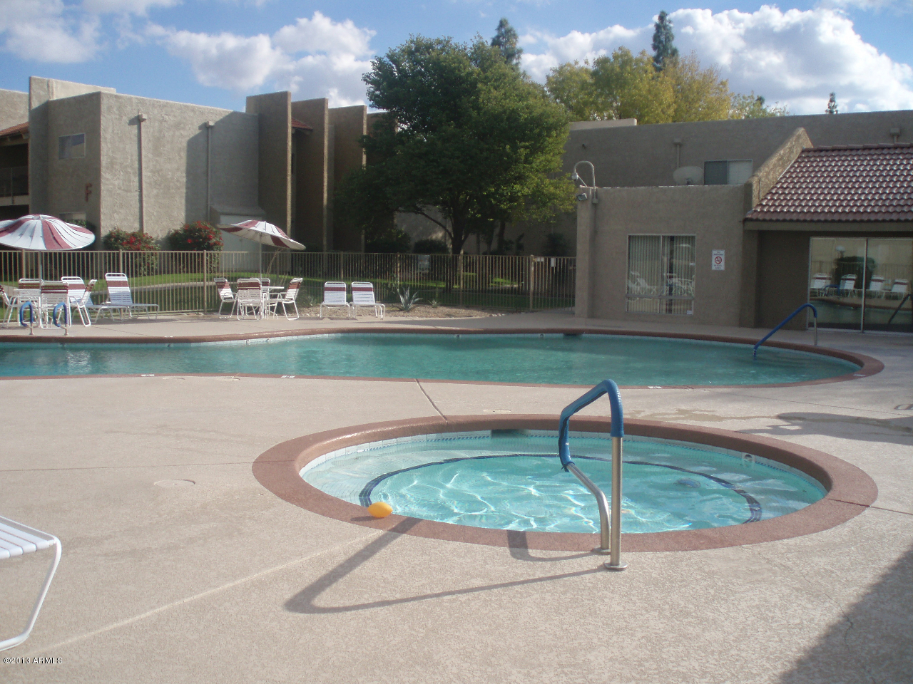 5525 East Thomas Road, Unit 5 Phoenix, AZ 85018 - Photo 4 of 15 5525 E THOMAS Q5 POOL