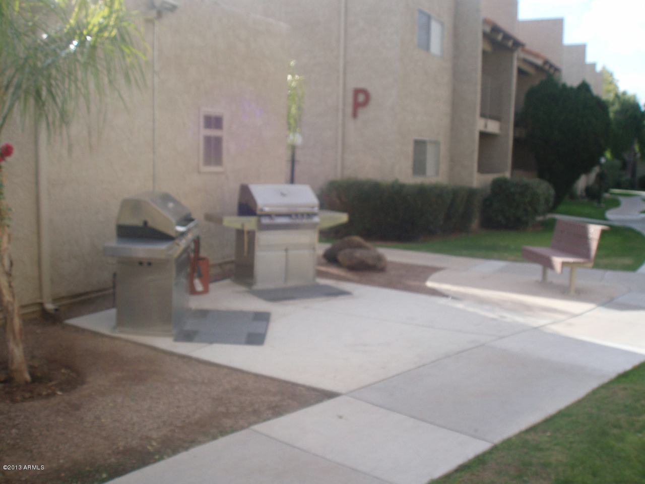 5525 East Thomas Road, Unit 5 Phoenix, AZ 85018 - Photo 5 of 15 5525 E THOMAS Q5 BBQ AREA