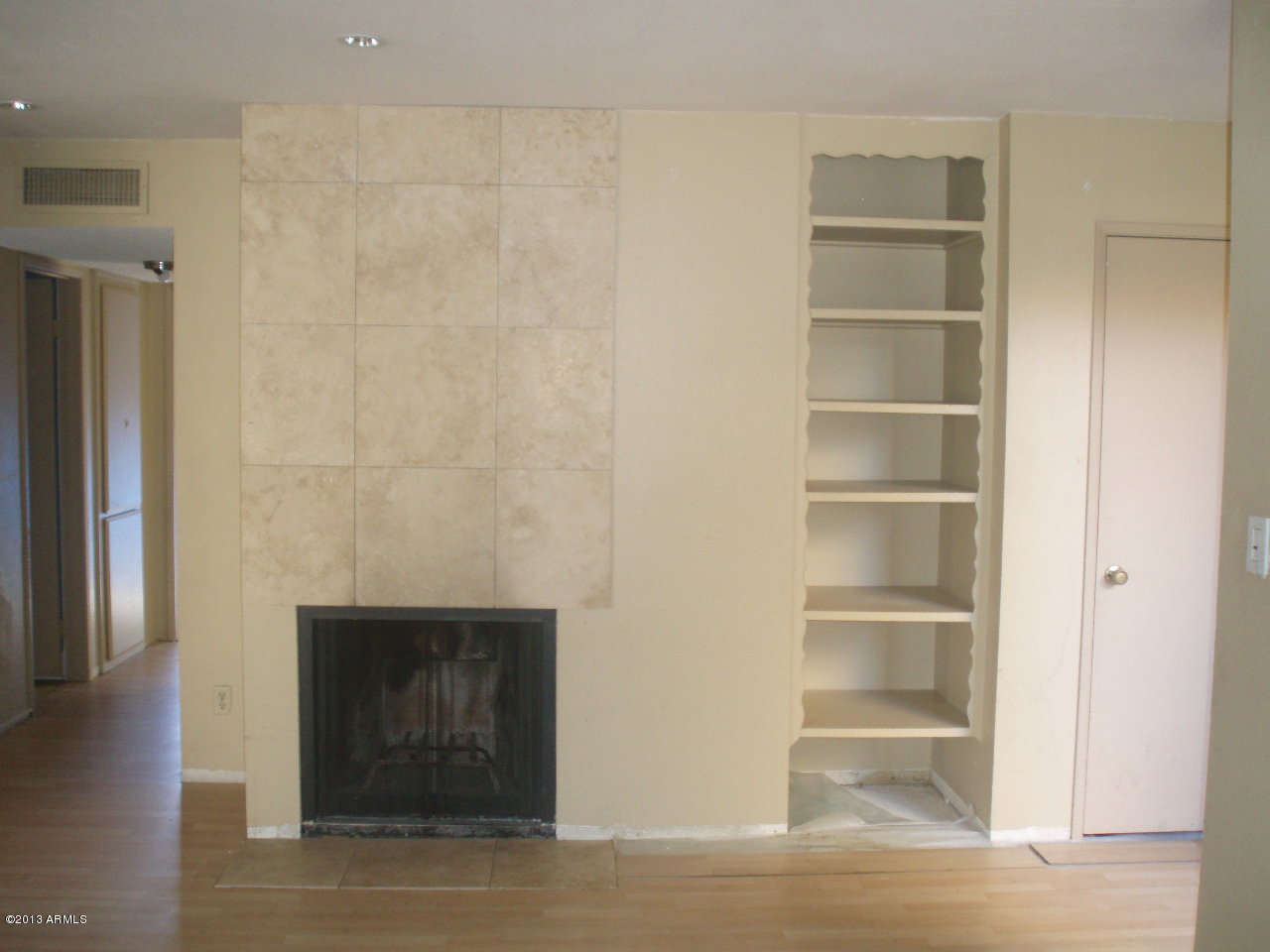 5525 East Thomas Road, Unit 5 Phoenix, AZ 85018 - Photo 7 of 15 5525 E THOMAS RD FIREPLACE