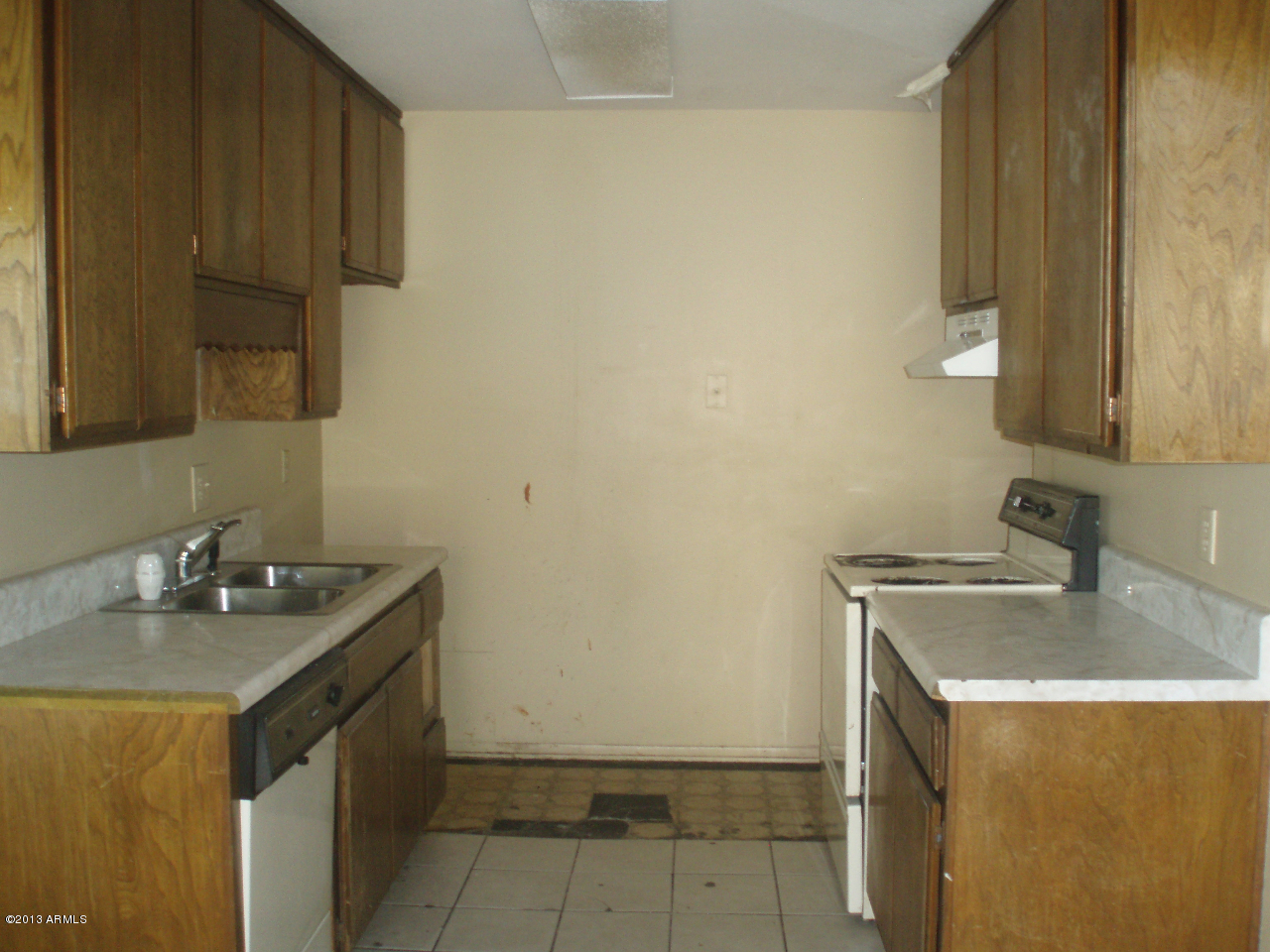 5525 East Thomas Road, Unit 5 Phoenix, AZ 85018 - Photo 8 of 15 5525 E THOMAS RD KITCHEN