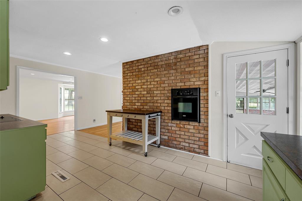 7483 Gholson Road Waco, TX 76705 - Photo 8 of 34