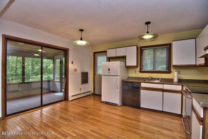 3869 Applegate Road Lake Ariel, PA 18436 - Photo 3 of 13 ApplegateKitchen1