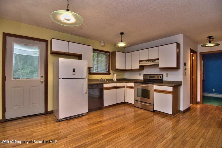 3869 Applegate Road Lake Ariel, PA 18436 - Photo 4 of 13 Applegatekitchen2