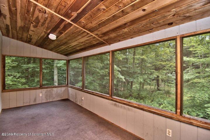 3869 Applegate Road Lake Ariel, PA 18436 - Photo 7 of 13 Applegatescreenedporch