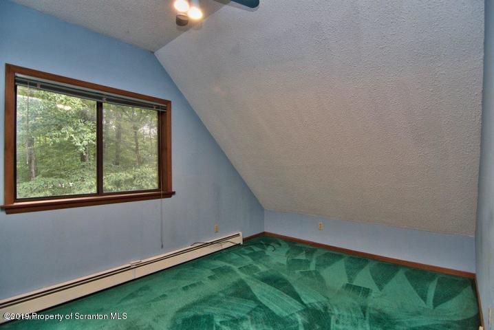 3869 Applegate Road Lake Ariel, PA 18436 - Photo 8 of 13 Applegatemasterbed