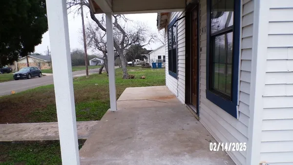 $1,700 | 911 North Ave C, Beeville, TX 78102