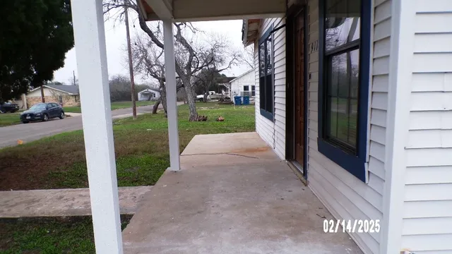 $1,700 | 911 North Ave C, Beeville, TX 78102