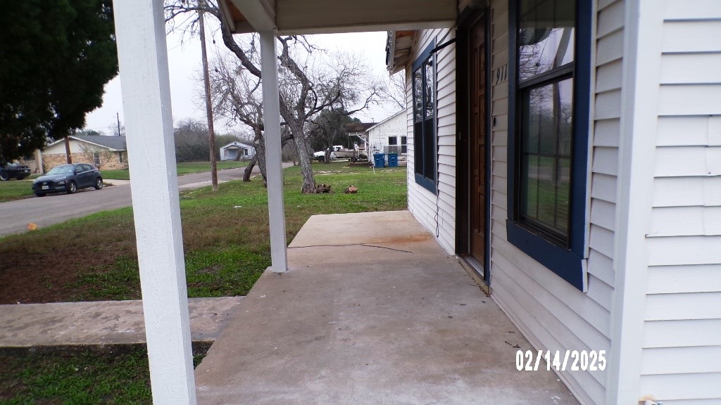 911 North Ave C Beeville, TX 78102 - Photo 1 of 40