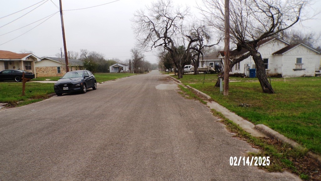 911 North Ave C Beeville, TX 78102 - Photo 11 of 40