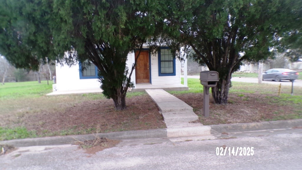 911 North Ave C Beeville, TX 78102 - Photo 13 of 40