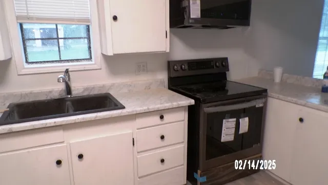 $1,700 | 911 North Ave C, Beeville, TX 78102