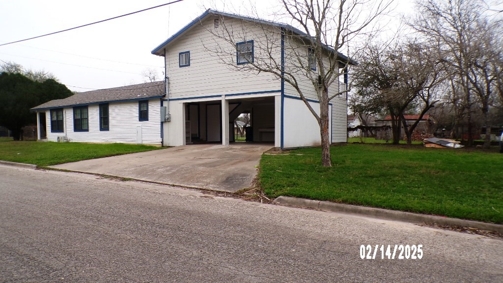 911 North Ave C Beeville, TX 78102 - Photo 2 of 40