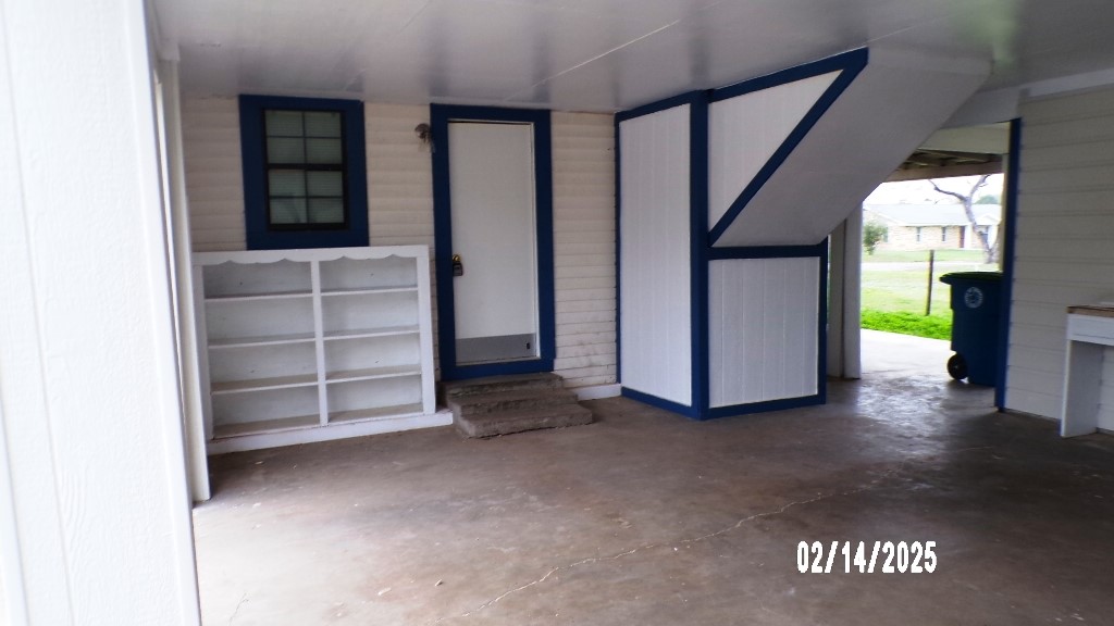 911 North Ave C Beeville, TX 78102 - Photo 3 of 40