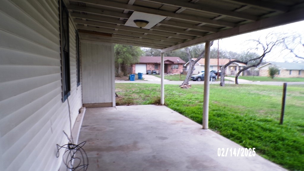 911 North Ave C Beeville, TX 78102 - Photo 5 of 40