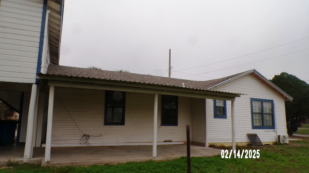 911 North Ave C Beeville, TX 78102 - Photo 8 of 40
