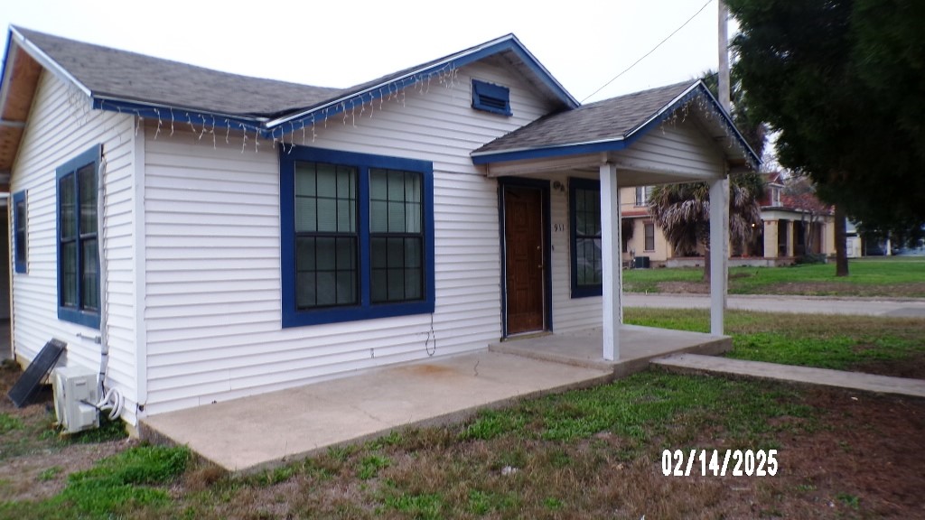 911 North Ave C Beeville, TX 78102 - Photo 10 of 40