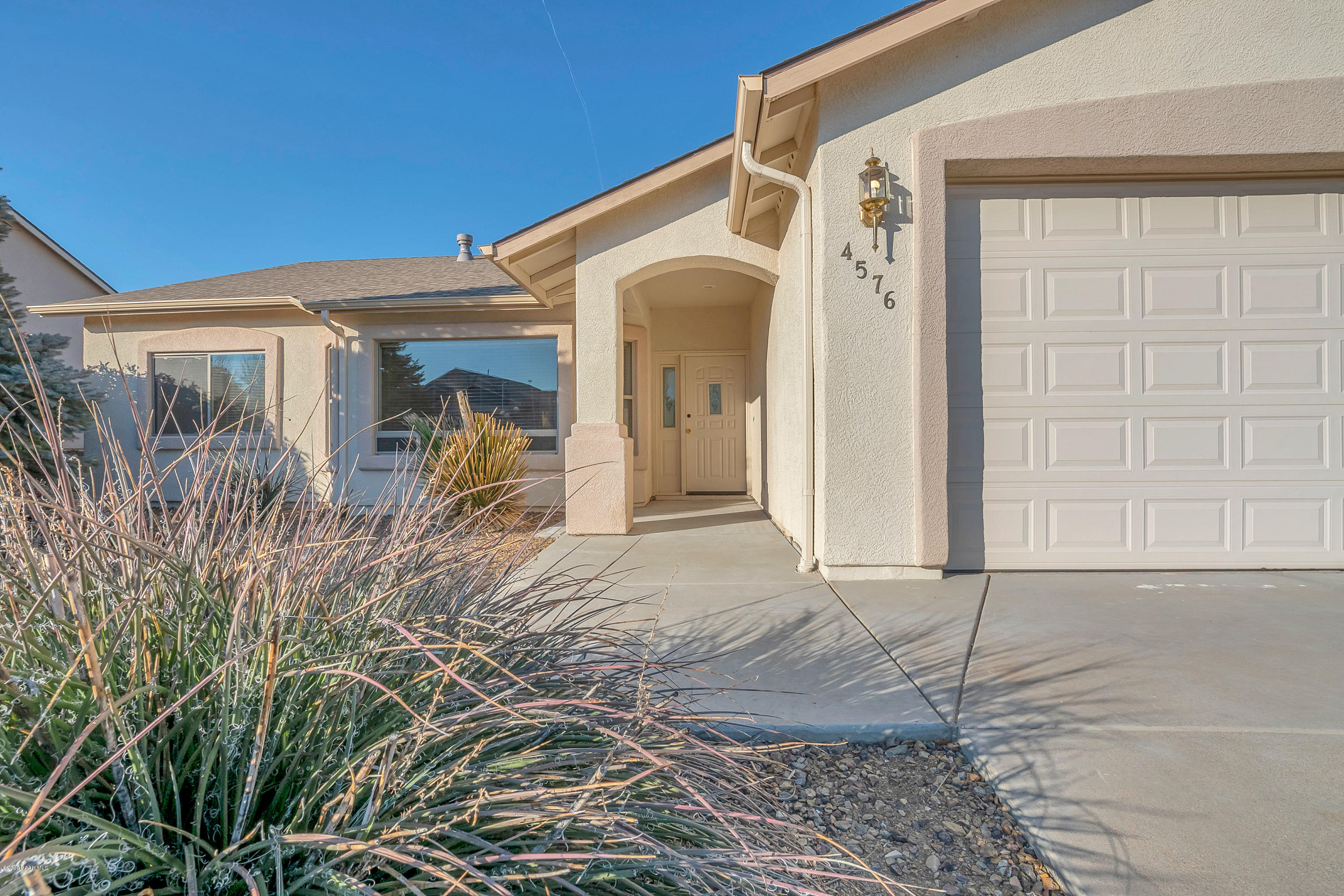 4576 North Reston Place Prescott Valley, AZ 86314 - Photo 4 of 36 Front Entry