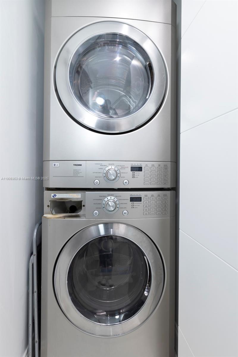 3131 Northeast 188th Street, Unit 21004 Aventura, FL 33180 - Photo 33 of 53 a utility room with dryer and washer
