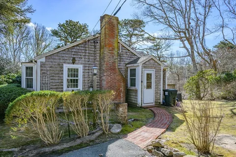 $695,000 | 152 Emery Lane, Chatham, MA 02650