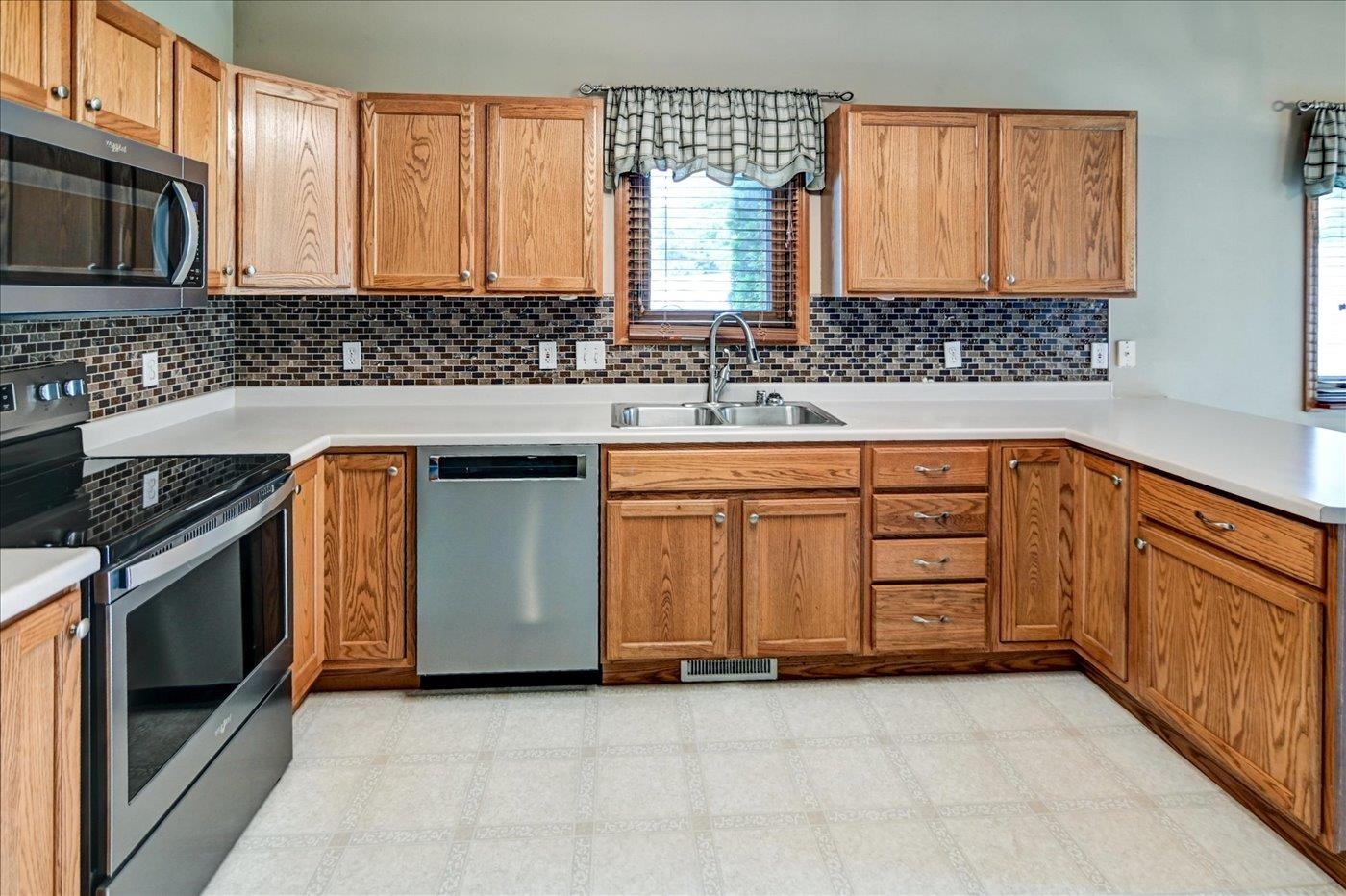 1792 Frawley Drive Sun Prairie, WI 53590 - Photo 13 of 32